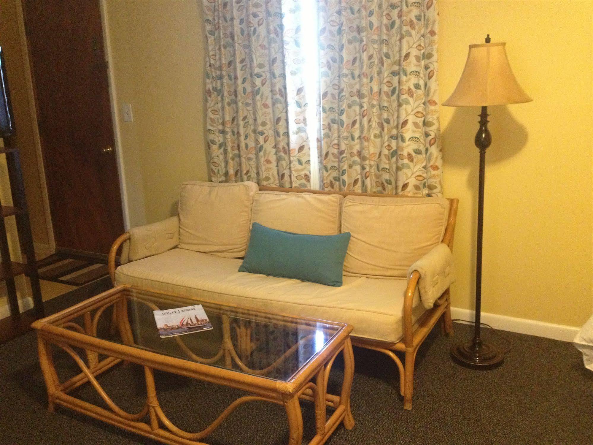 Hotel Clarence Extended