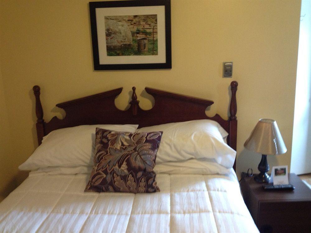 Hotel Clarence Extended